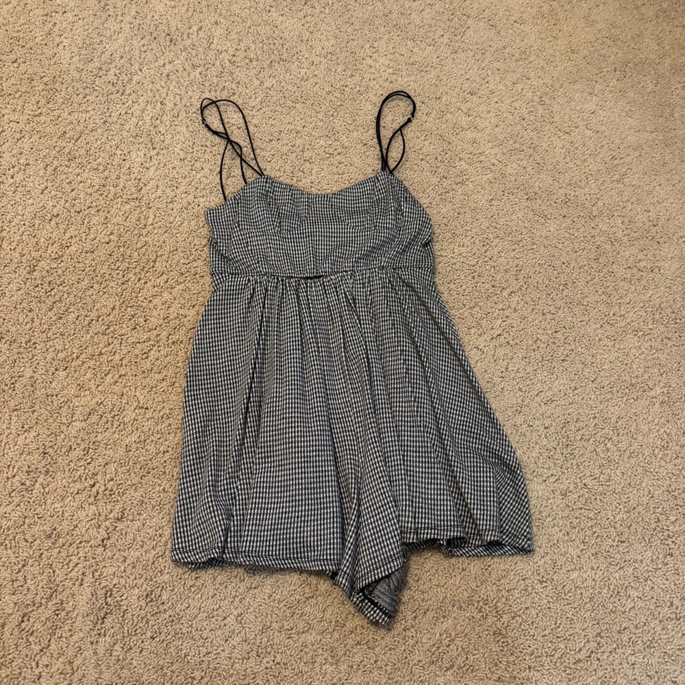 Urban outfitters black and white checkered romper. Size XS. Great condition.